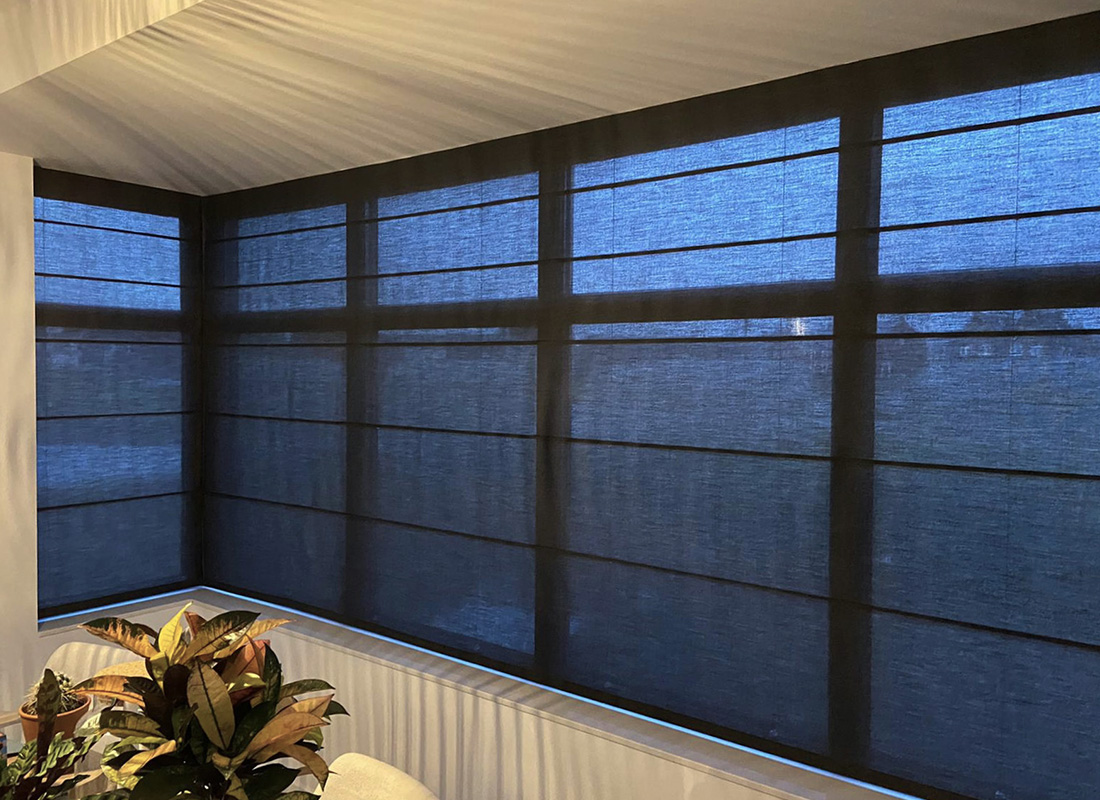 Moderne raamdecoratie voor familie de Jong