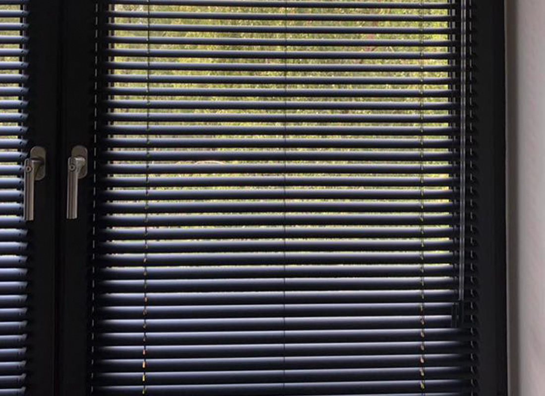 Woning voorzien van functionele raamdecoratie