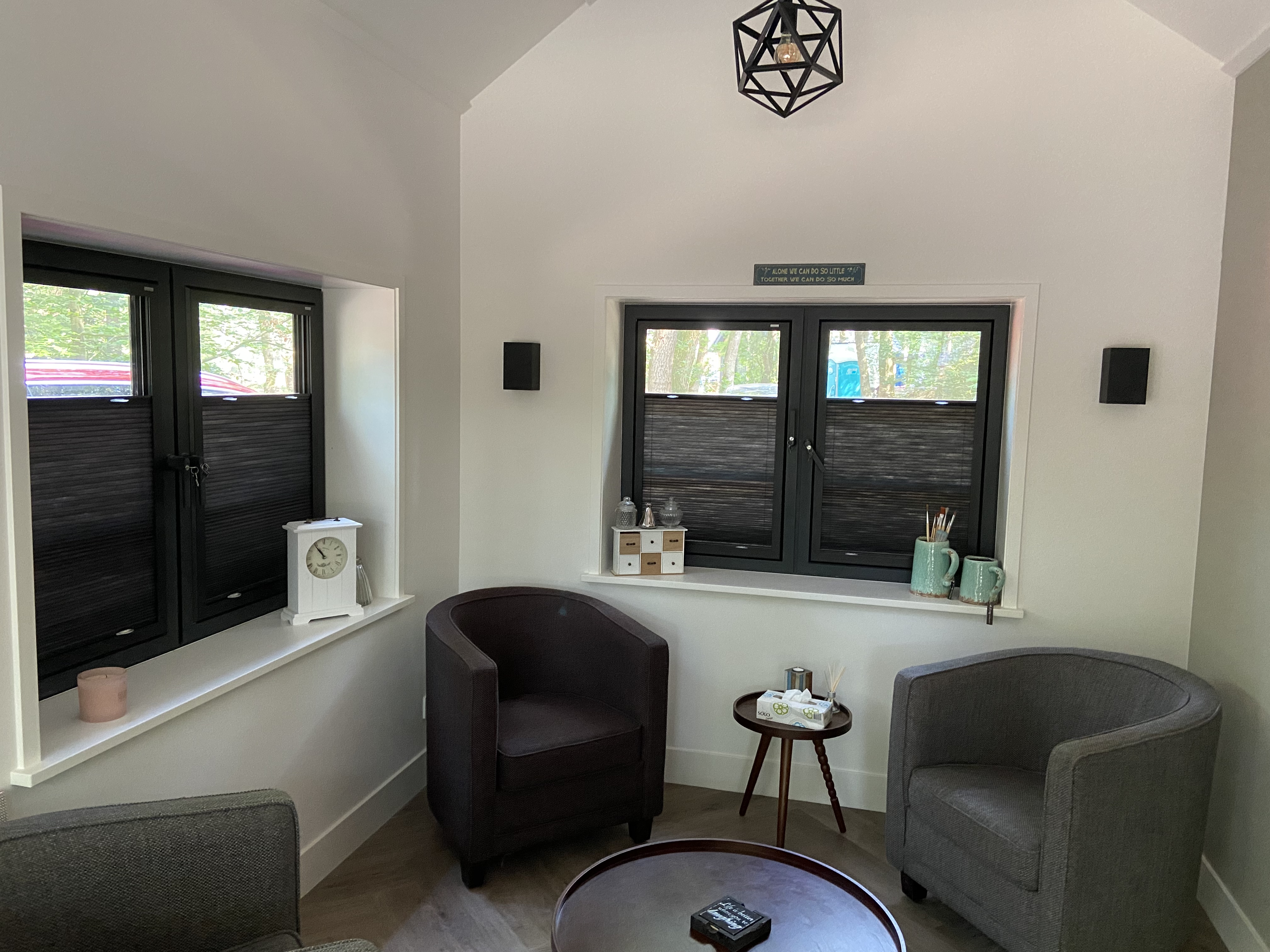 Sfeervolle praktijk ruimte ingericht