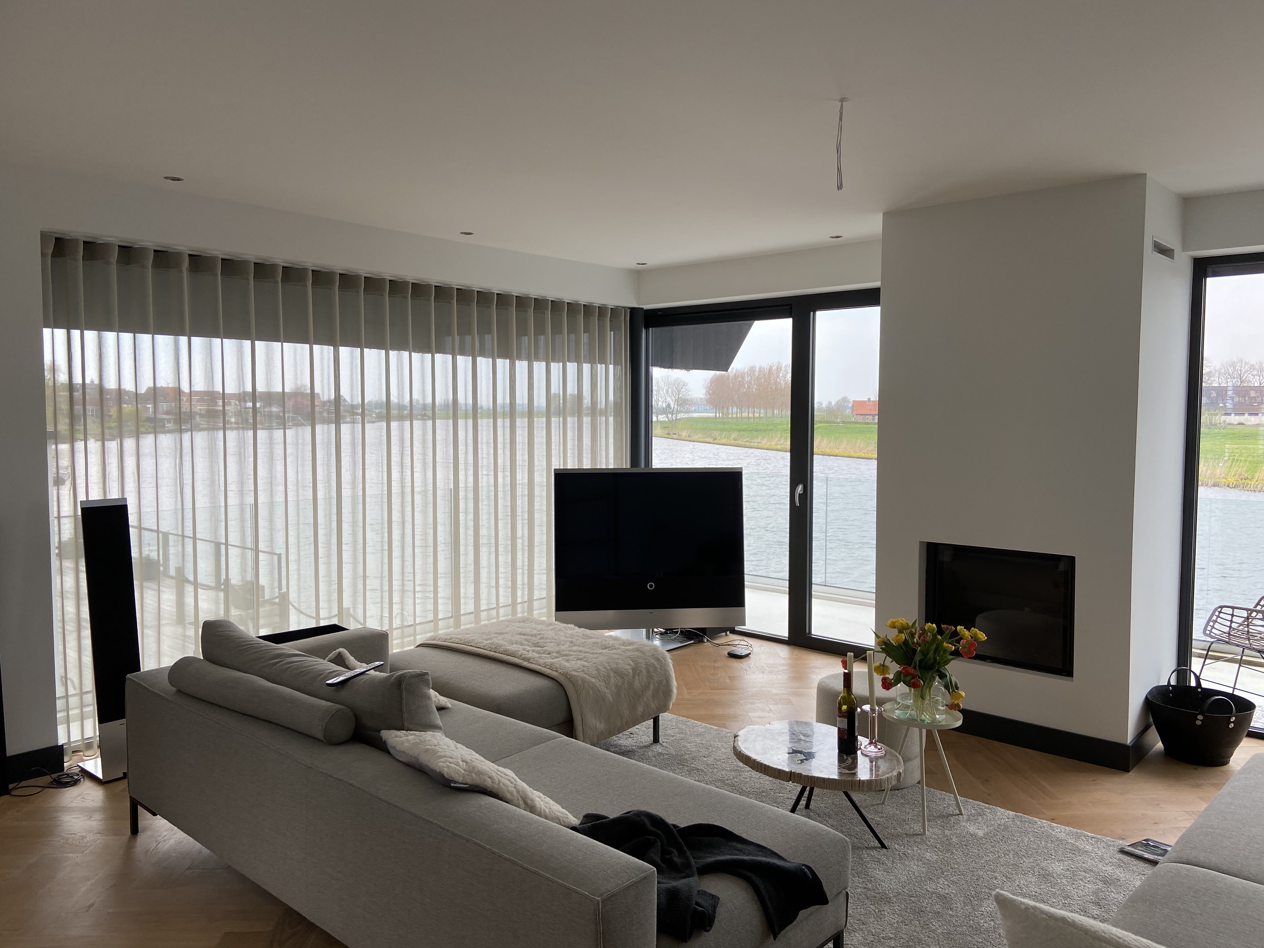 Op een prachtige locatie in Grafhorst mooie gordijnen gemonteerd