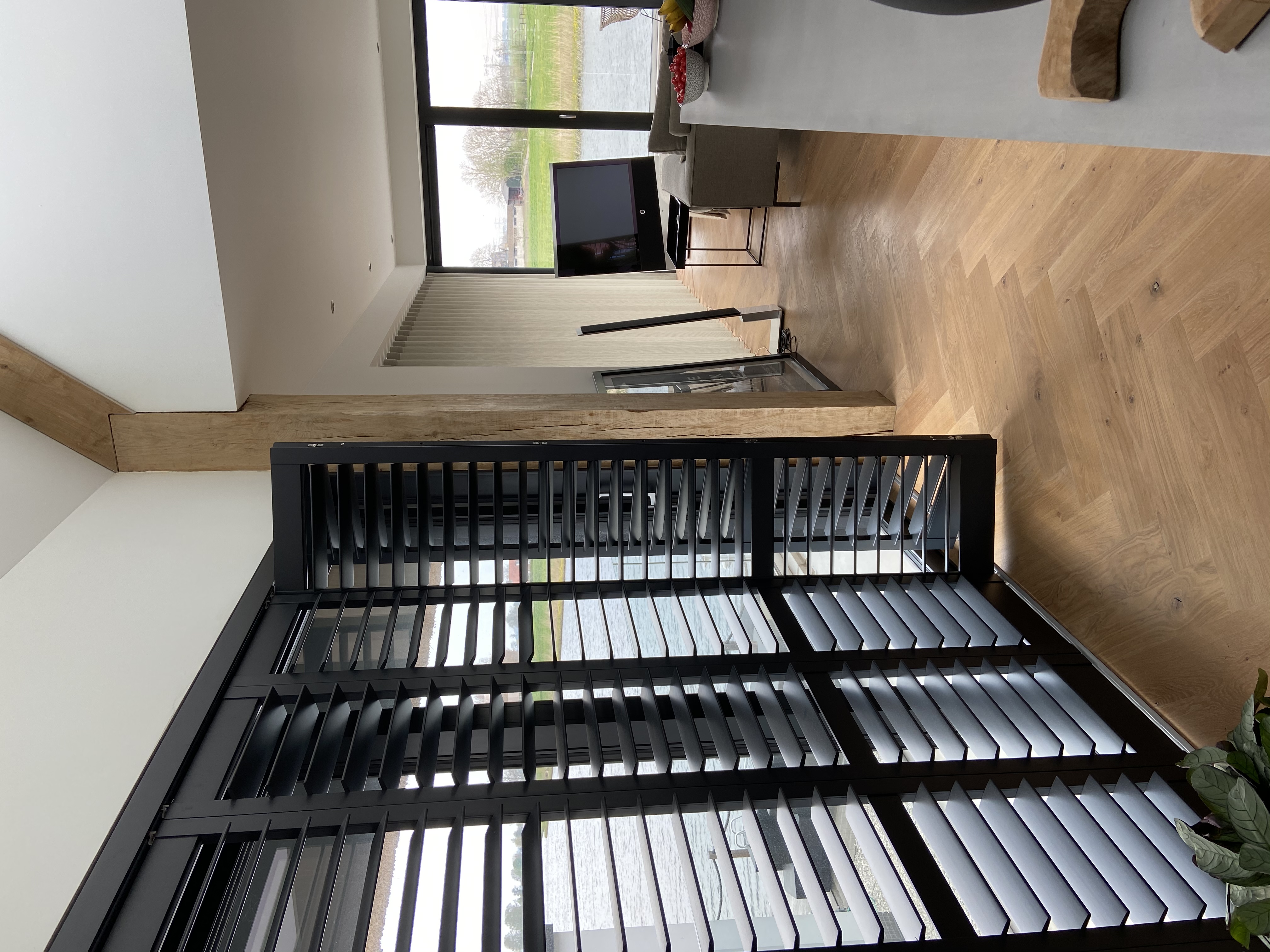 Op een prachtige locatie in Grafhorst mooie gordijnen gemonteerd