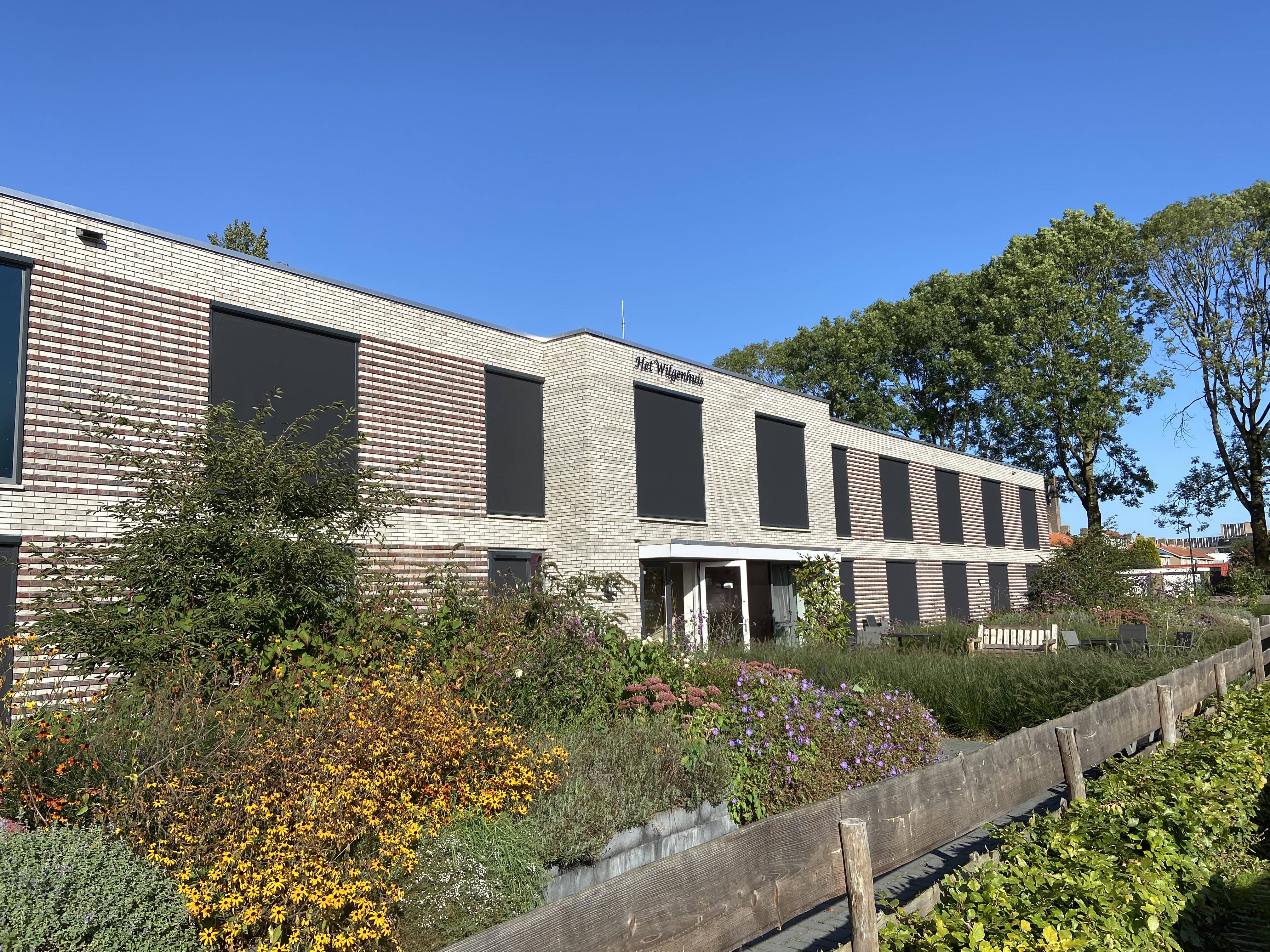 Zip screens gemonteerd bij Amado Zorg Dronten