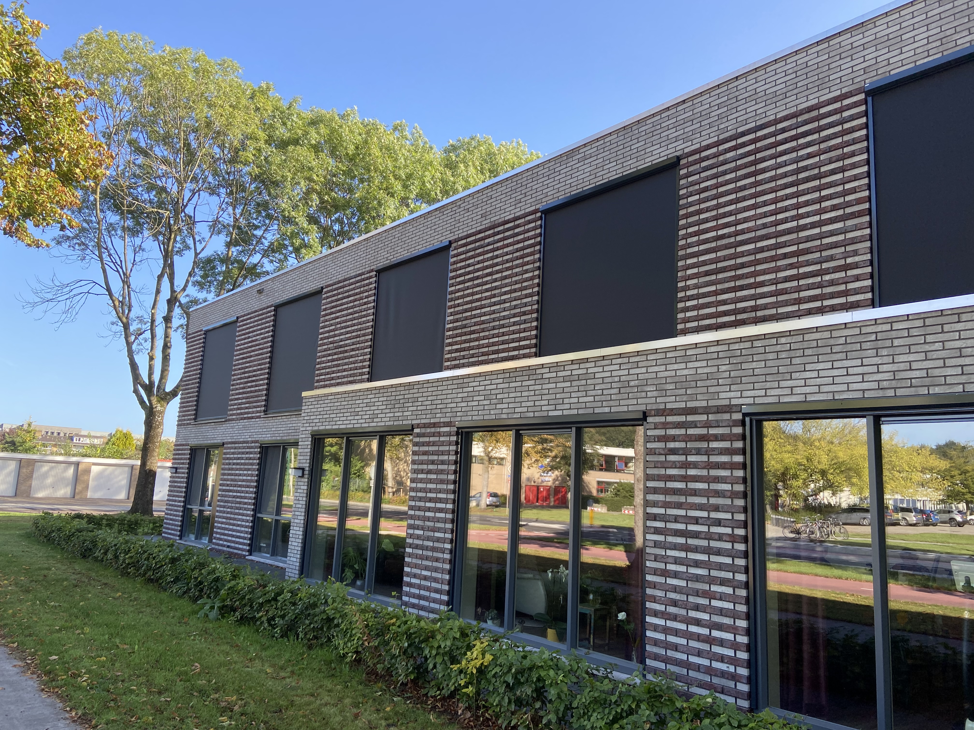 Zip screens gemonteerd bij Amado Zorg Dronten