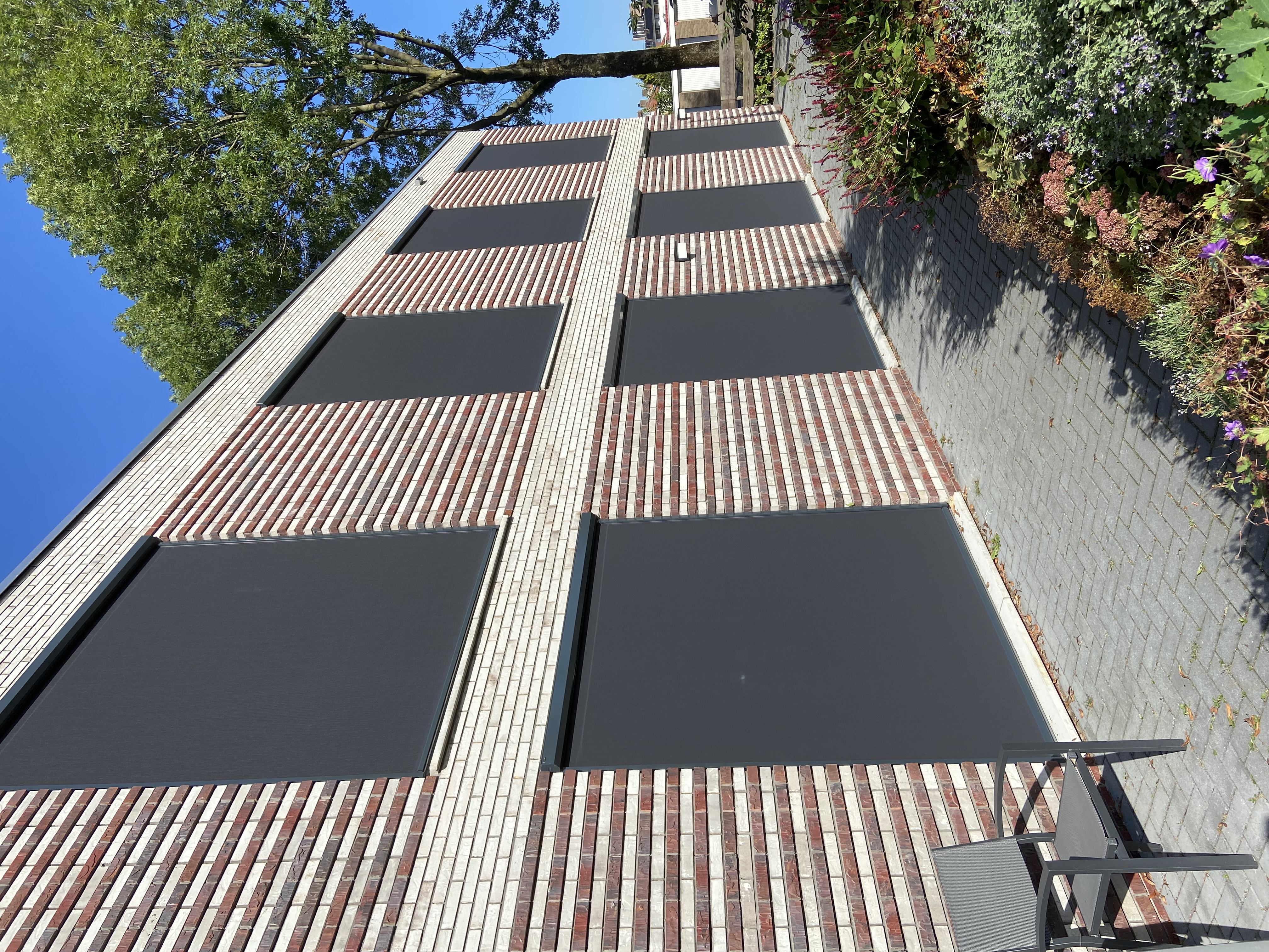 Zip screens gemonteerd bij Amado Zorg Dronten