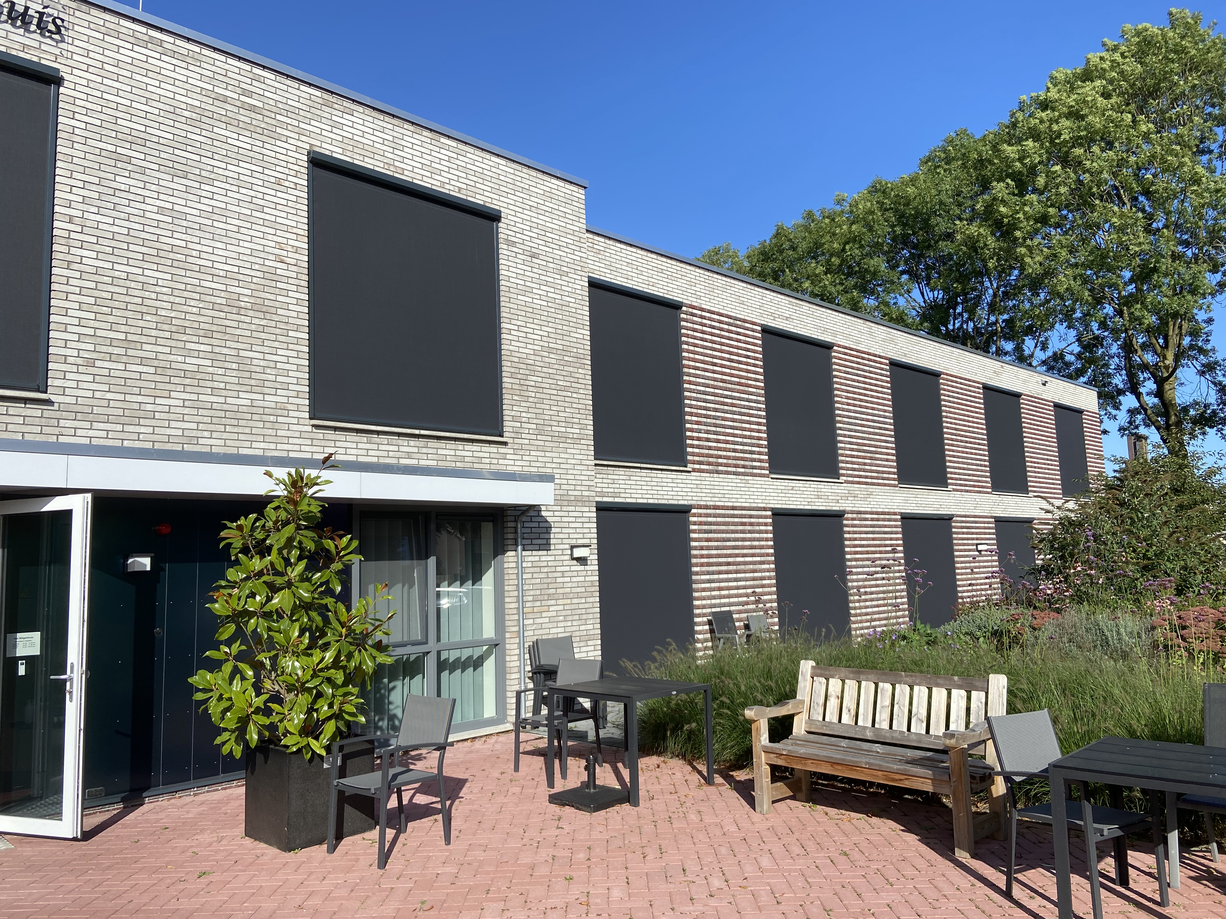 Zip screens gemonteerd bij Amado Zorg Dronten