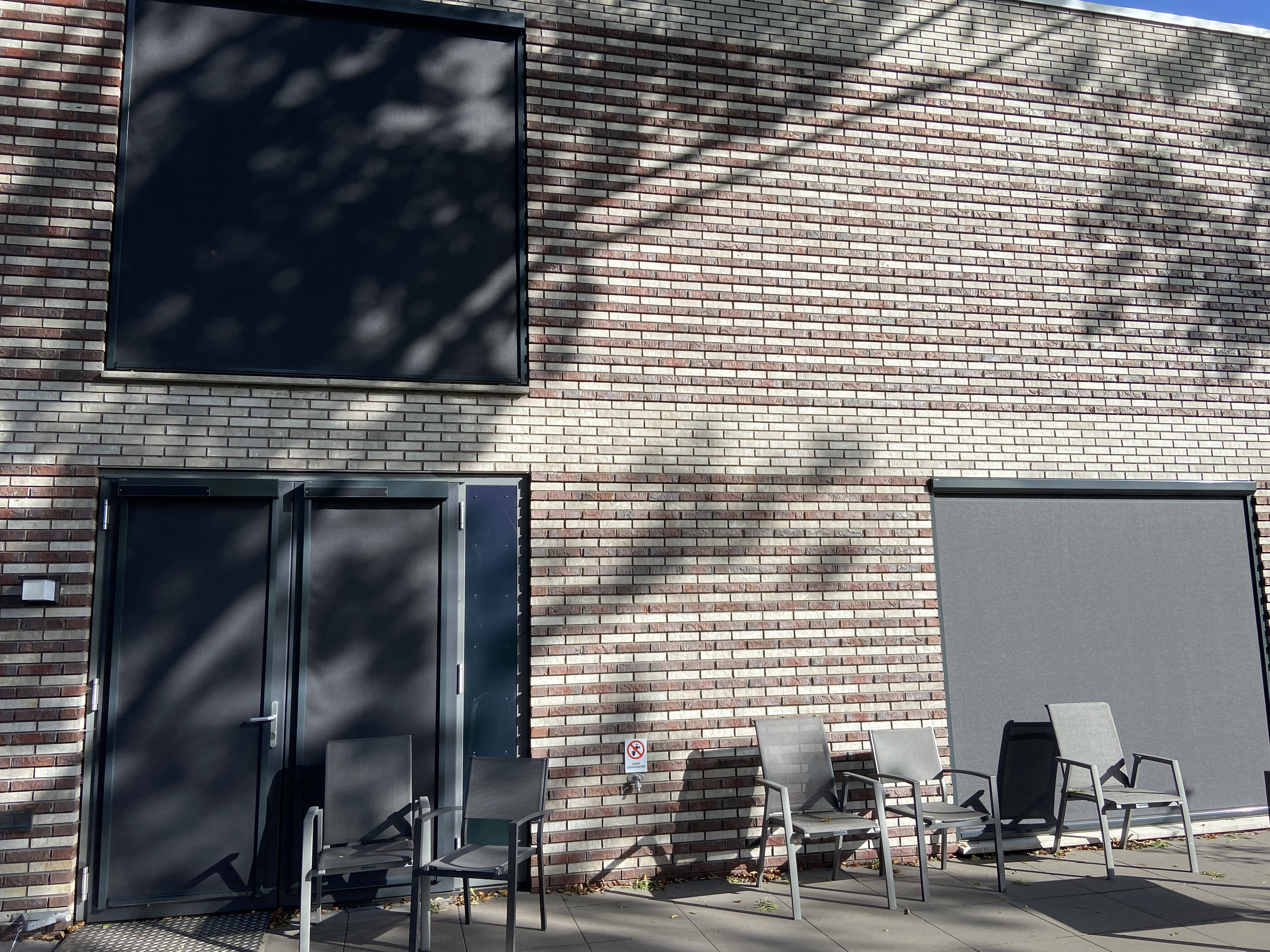 Zip screens gemonteerd bij Amado Zorg Dronten