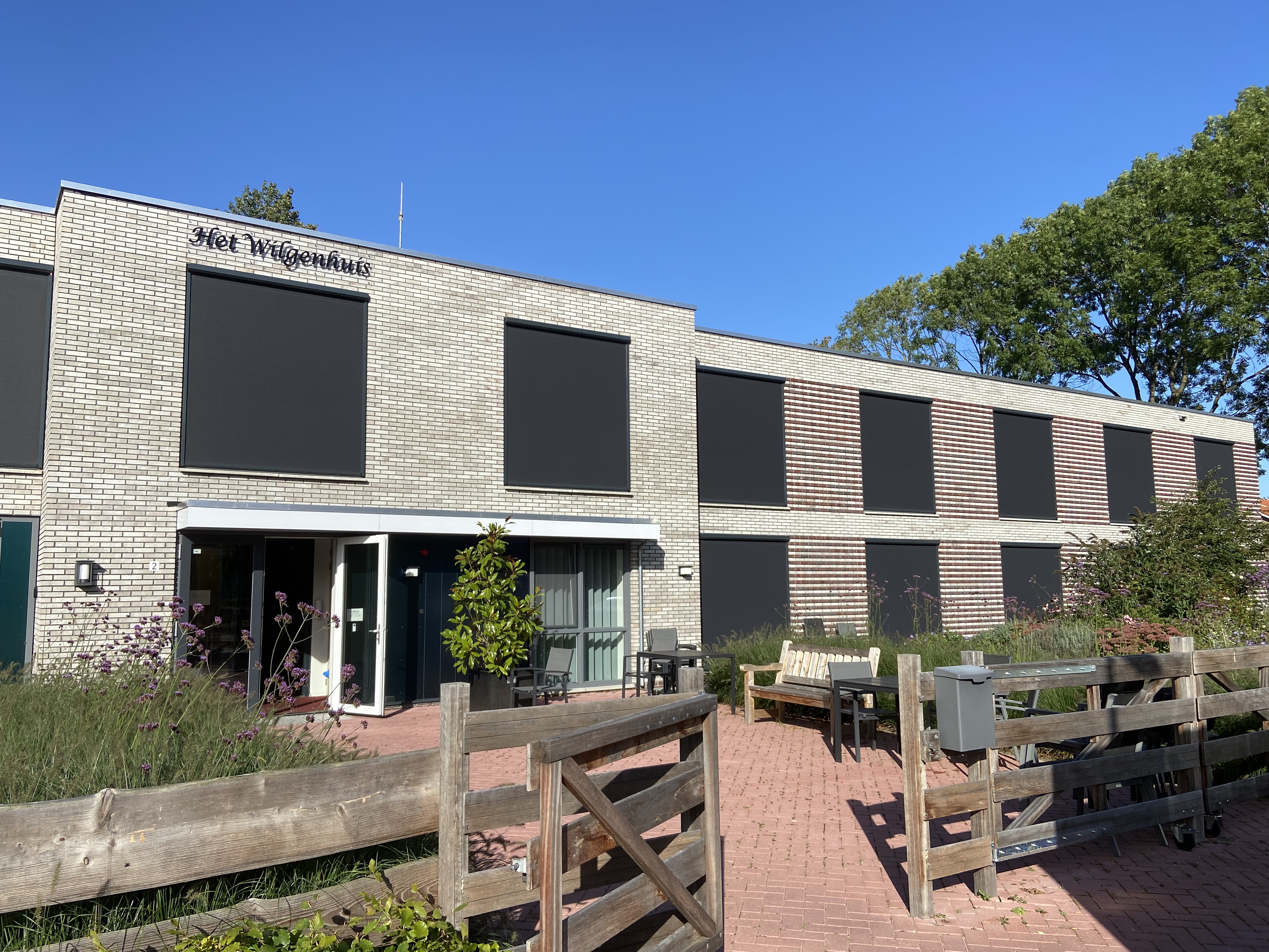 Zip screens gemonteerd bij Amado Zorg Dronten