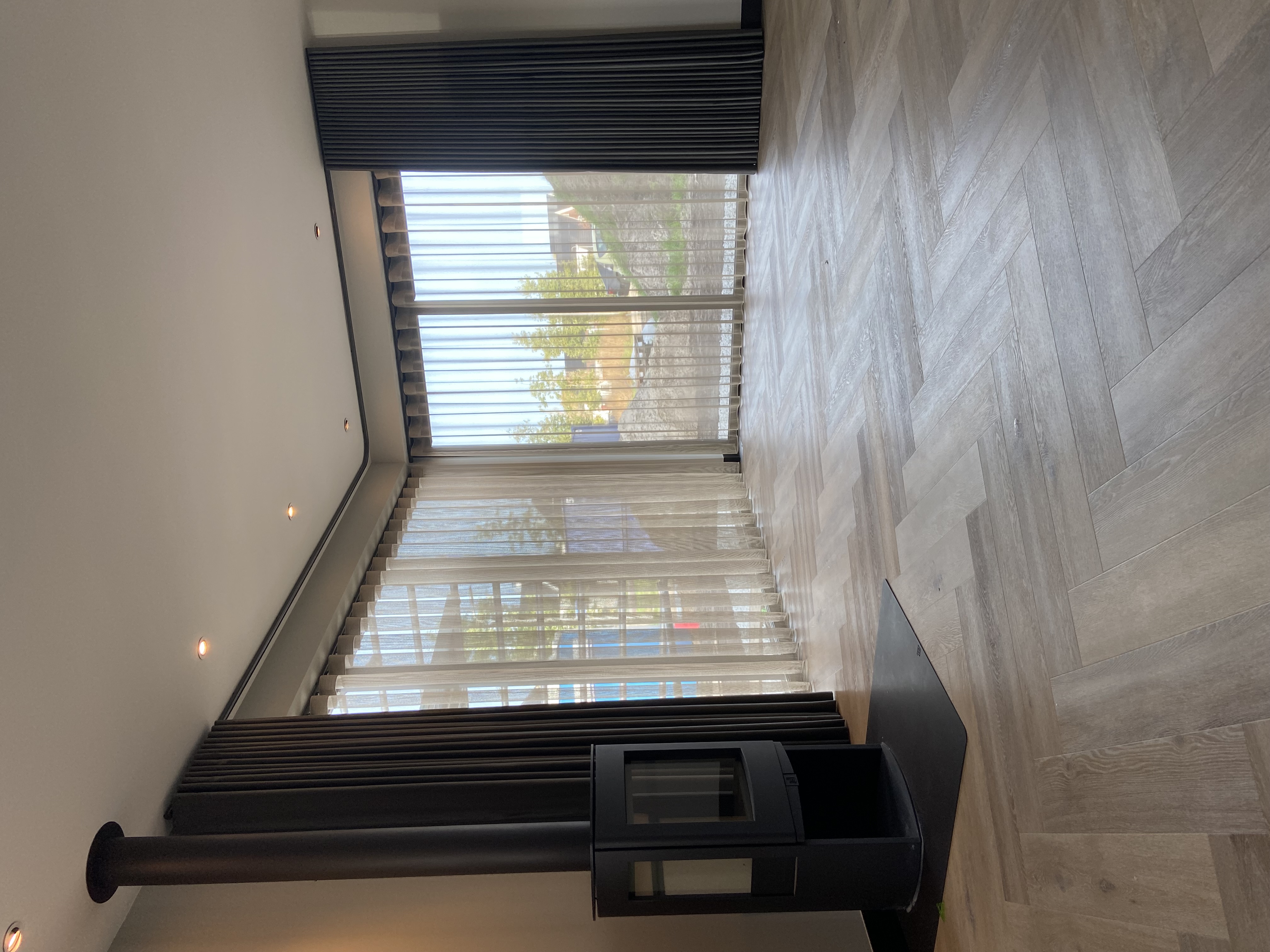 Visgraat vloer, overgordijnen en vitrages