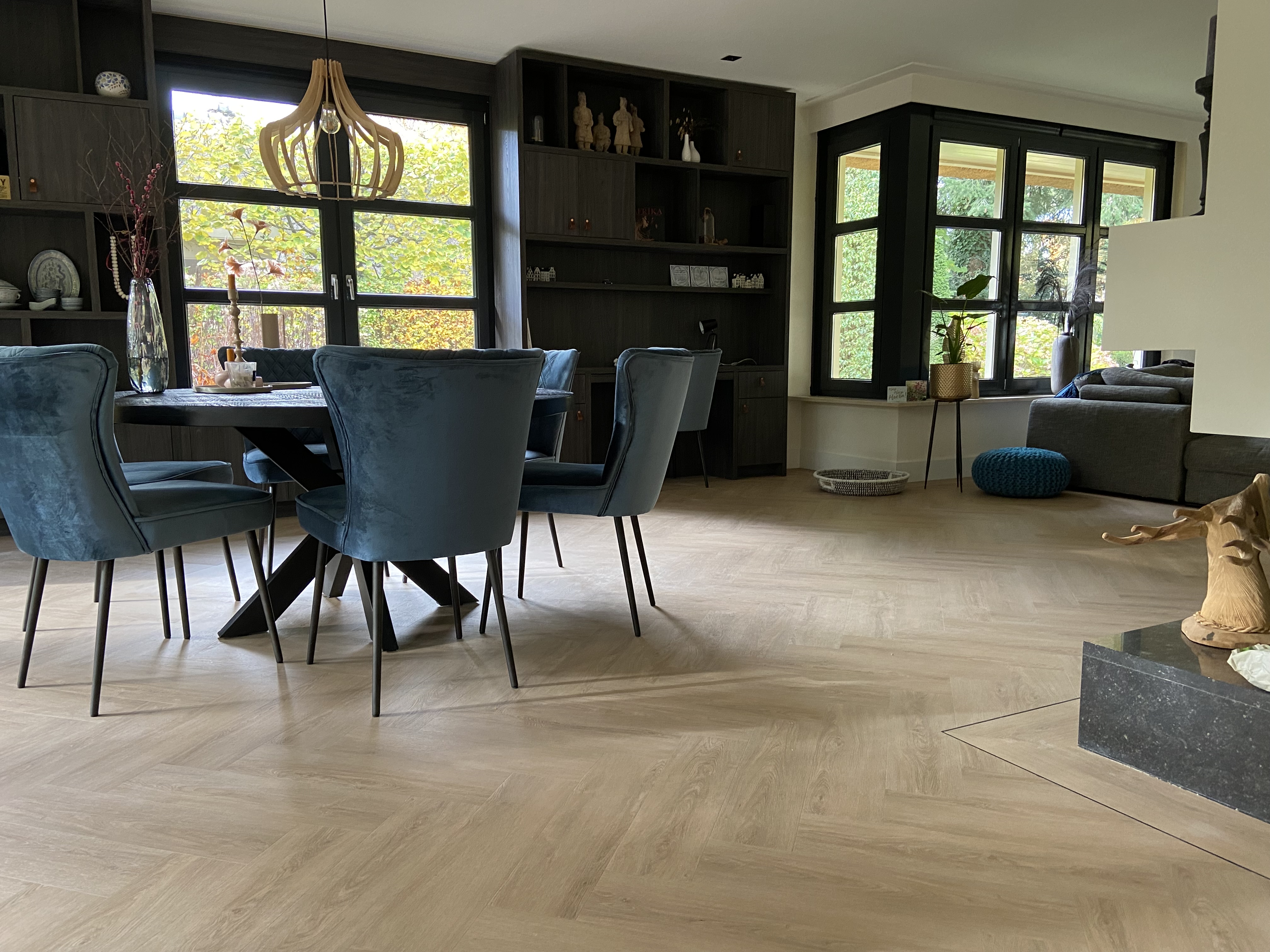 Visgraat vloer met band en bies in Ermelo