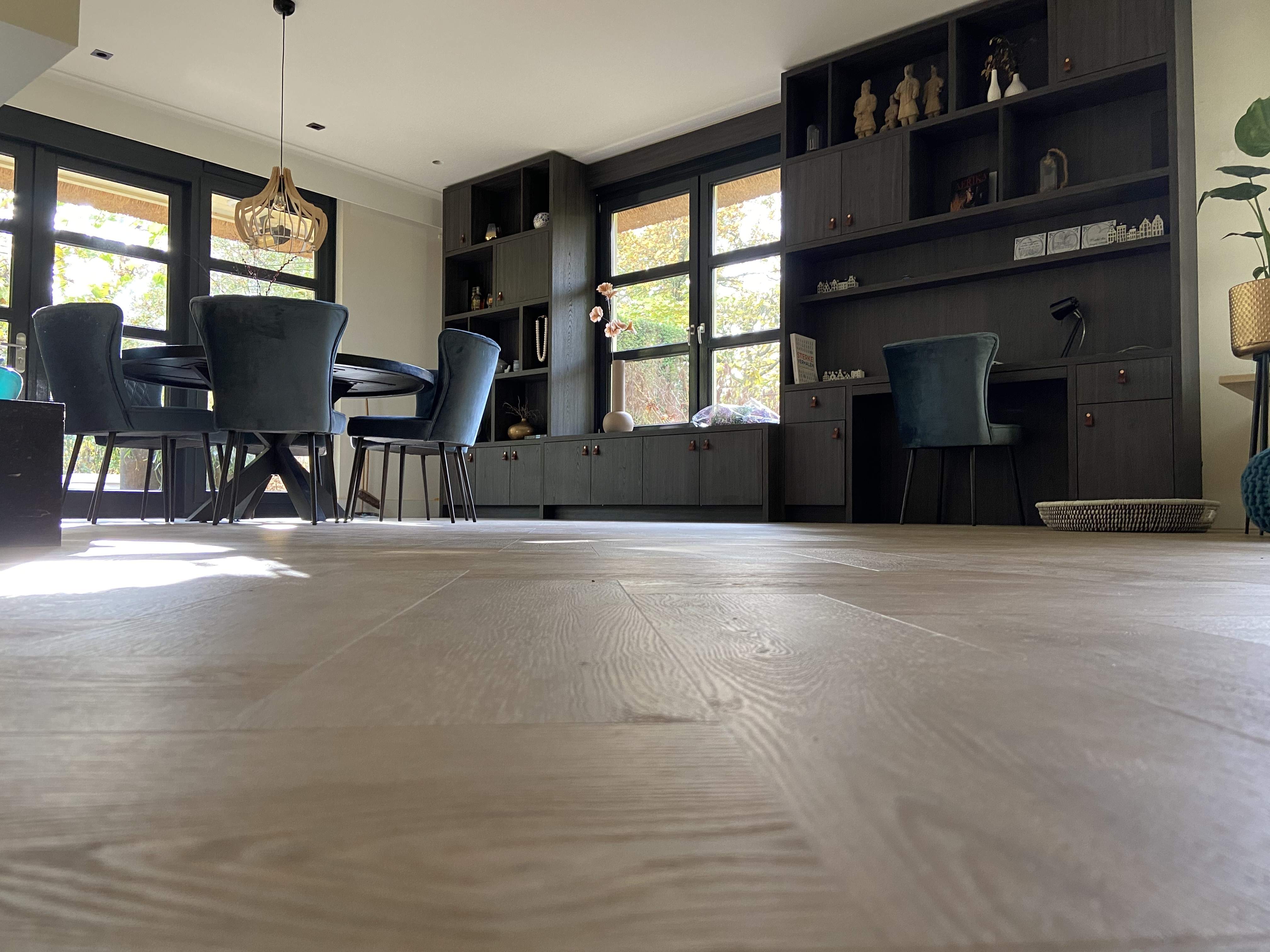 Visgraat vloer met band en bies in Ermelo