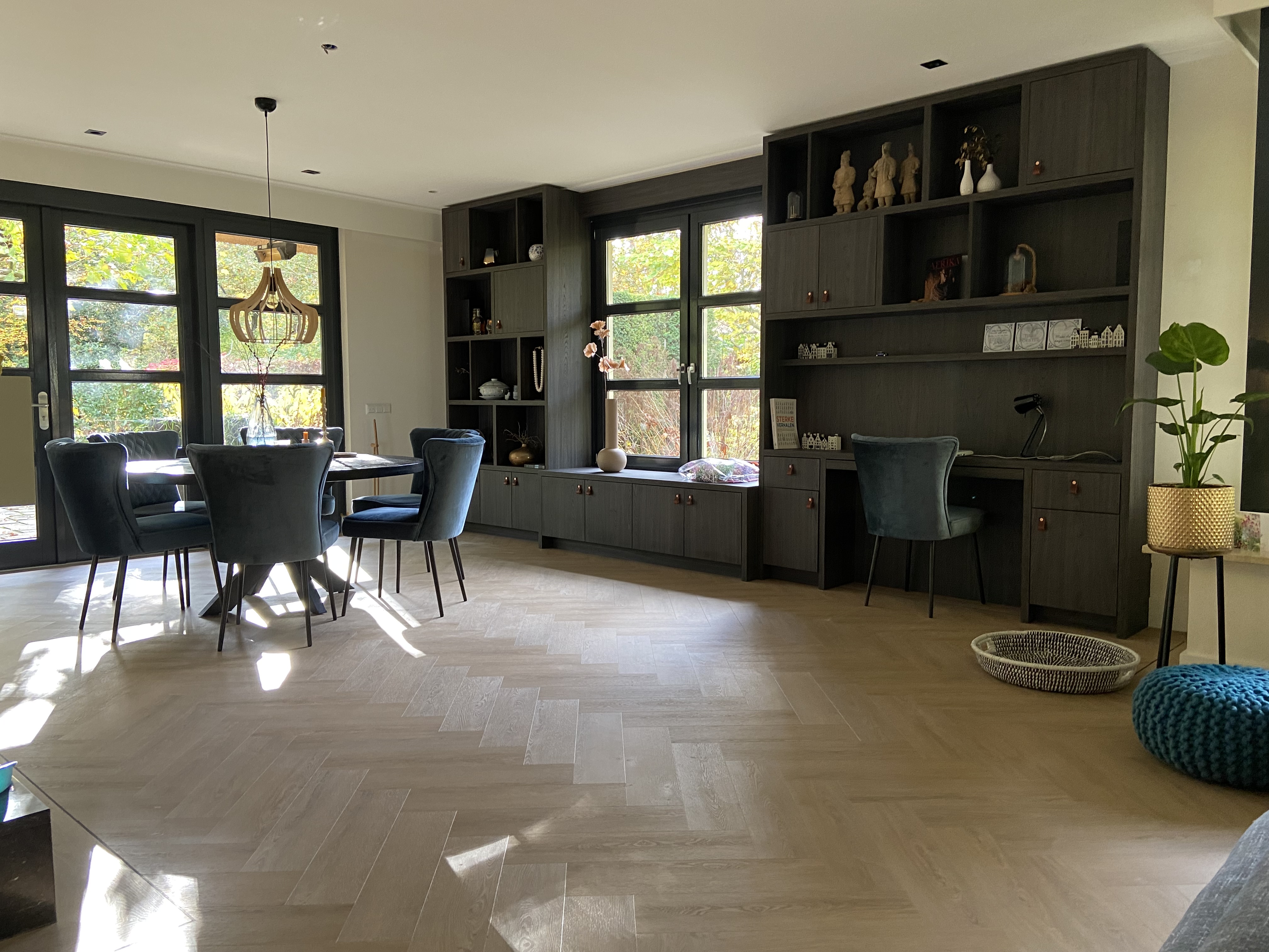 Visgraat vloer met band en bies in Ermelo