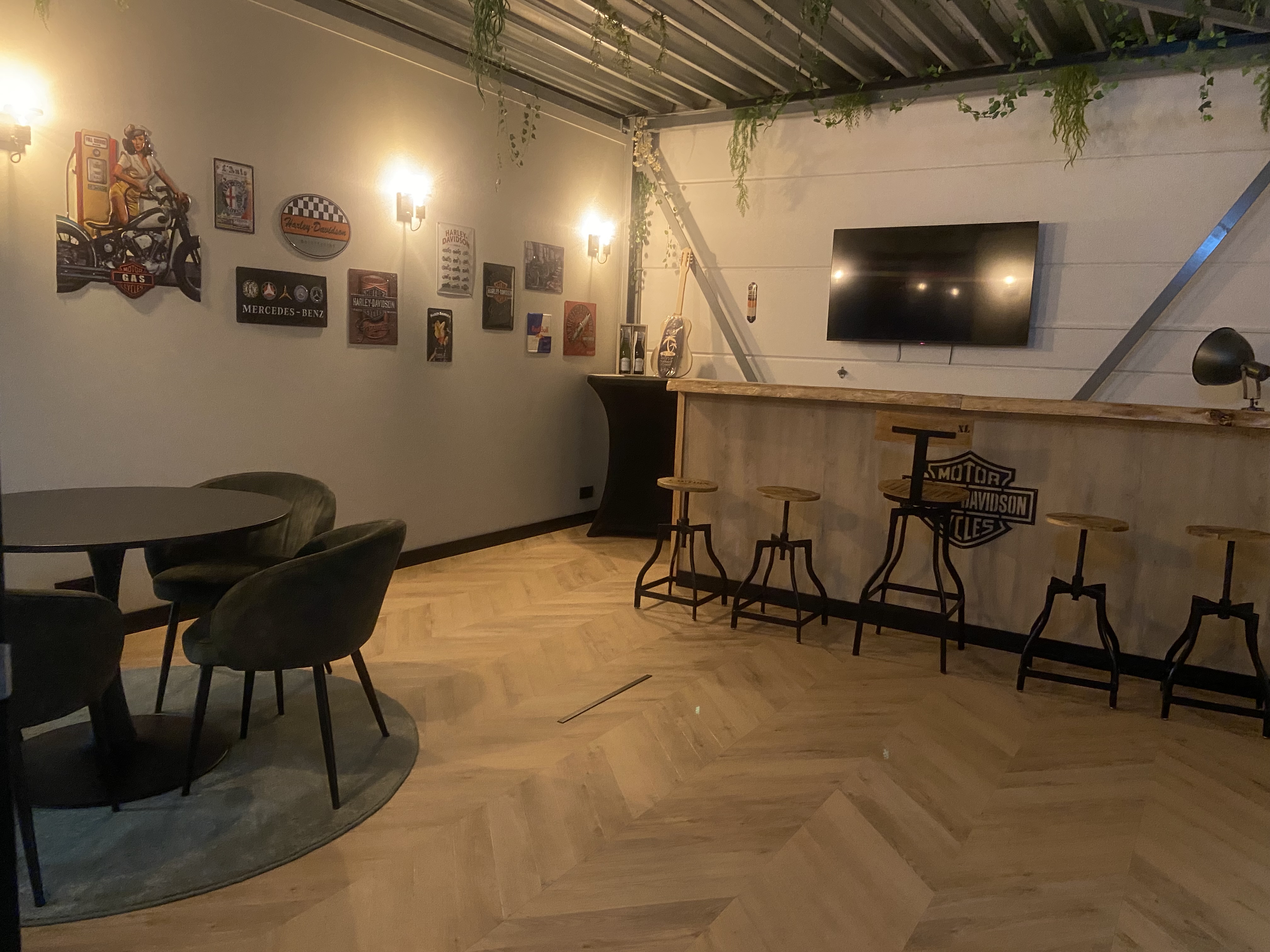 Pvc in kantine gelegd in Hongaarse punt