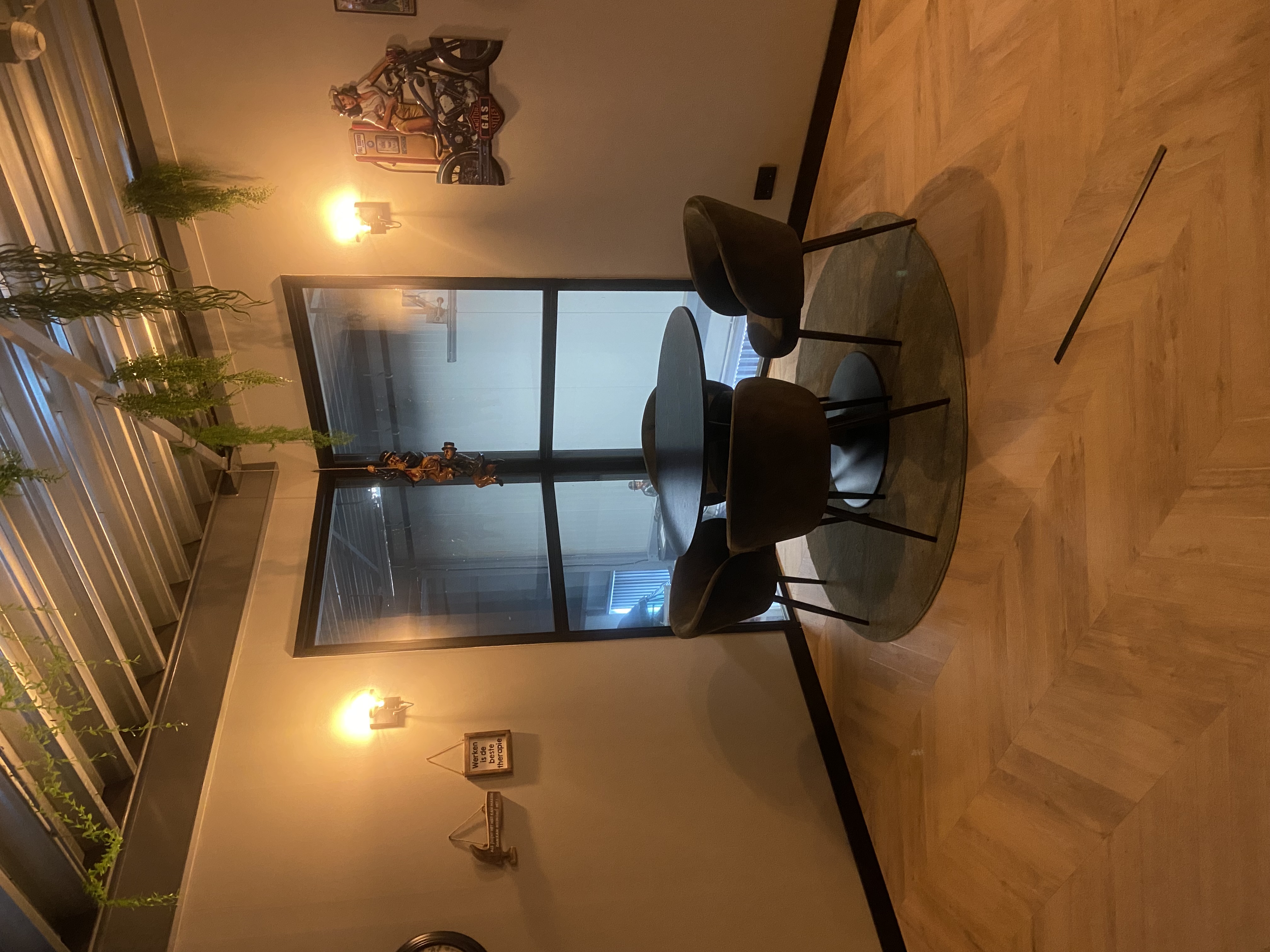 Pvc in kantine gelegd in Hongaarse punt