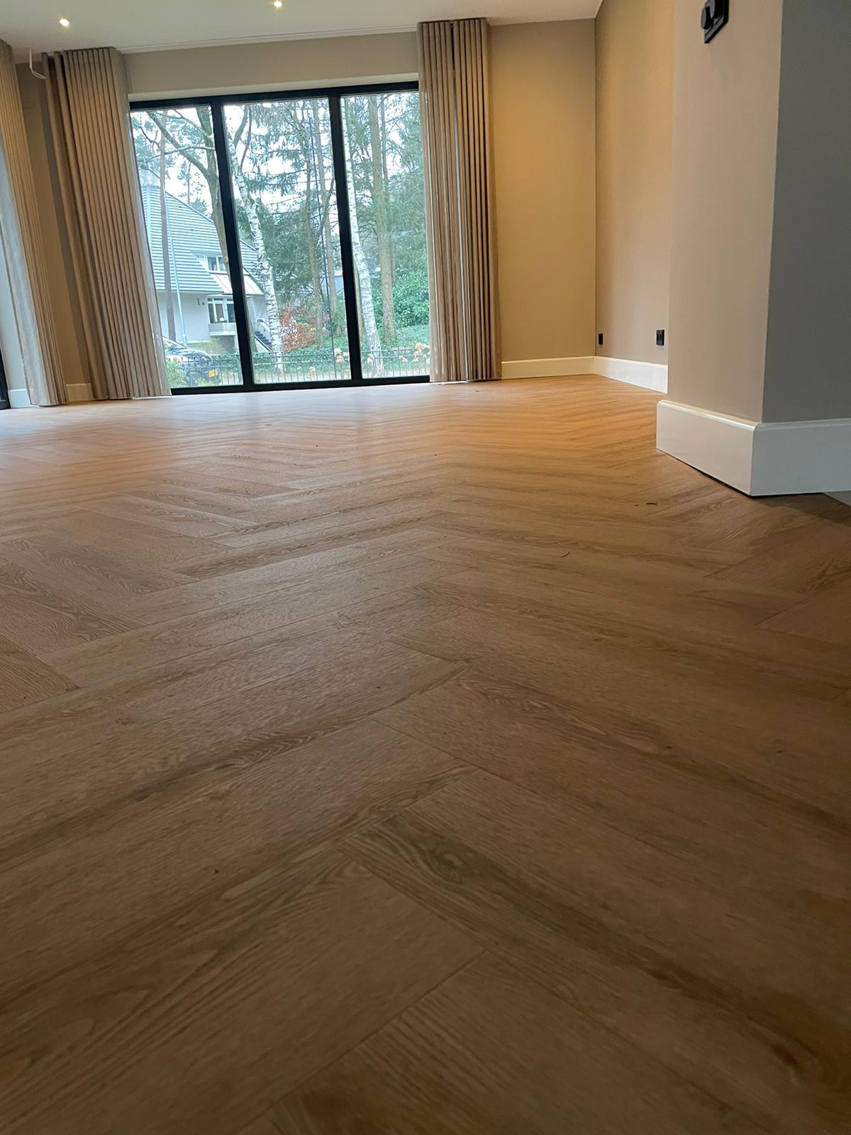 Visgraat pvc vloer en Inbetweens in Wezep