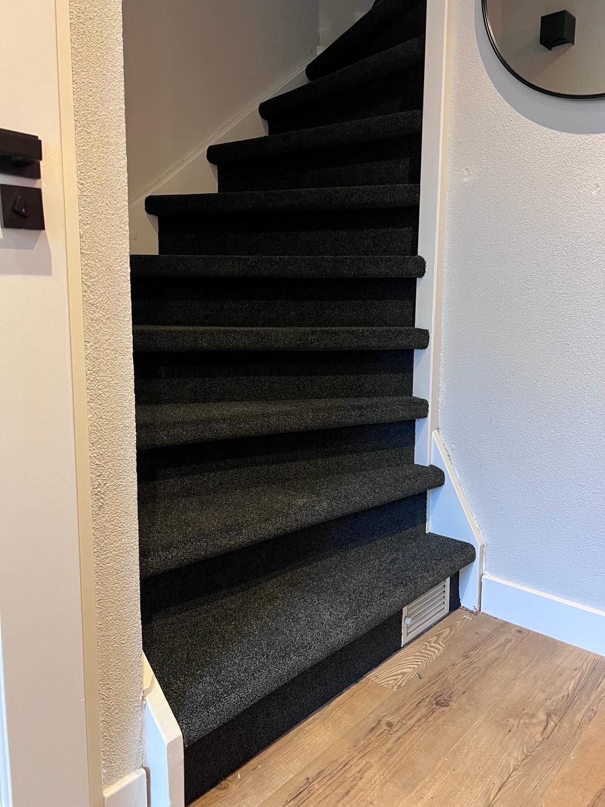 Trap met tapijt in Garderen