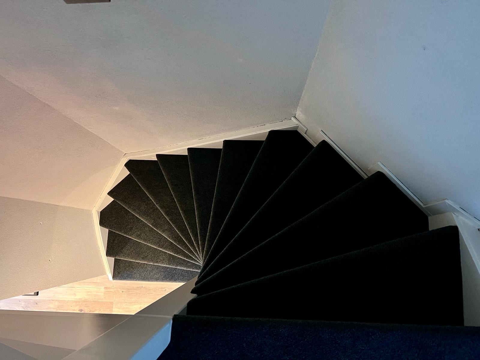 Trap met tapijt in Garderen