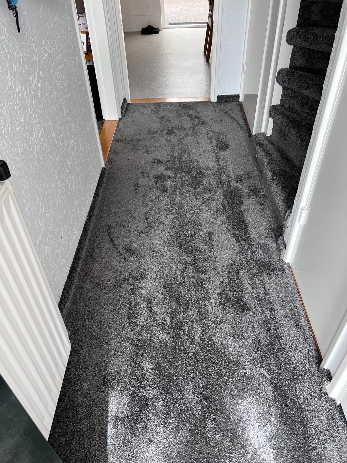 Boven verdieping incl trap met tapijt