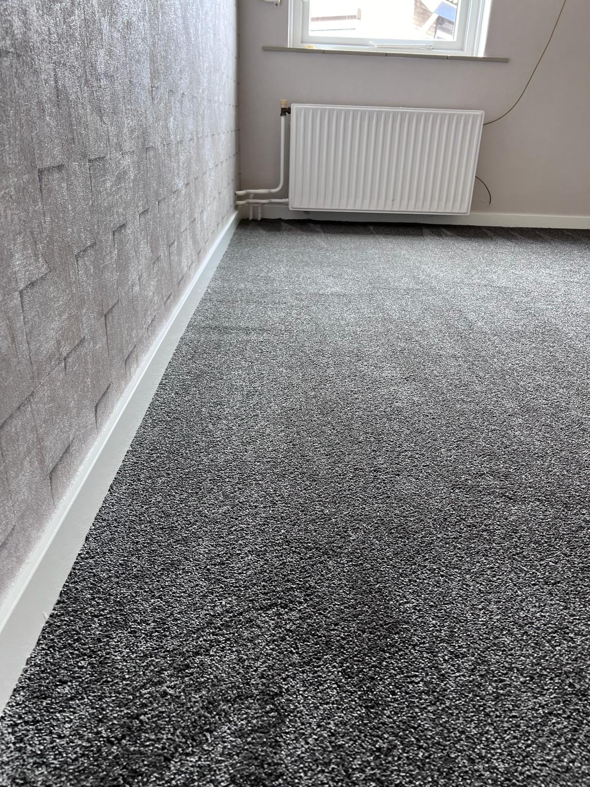 Boven verdieping incl trap met tapijt