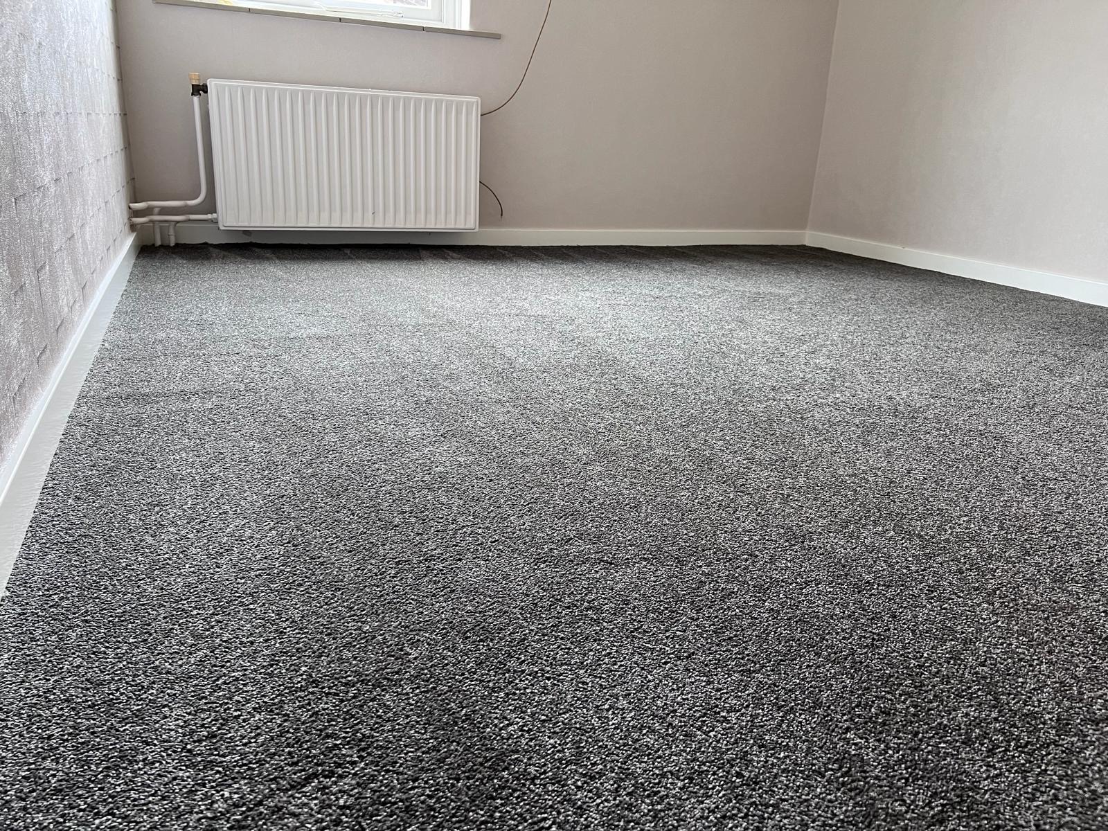 Boven verdieping incl trap met tapijt