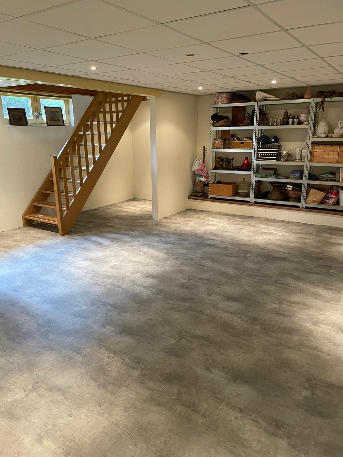 Beton vinyl in kelder