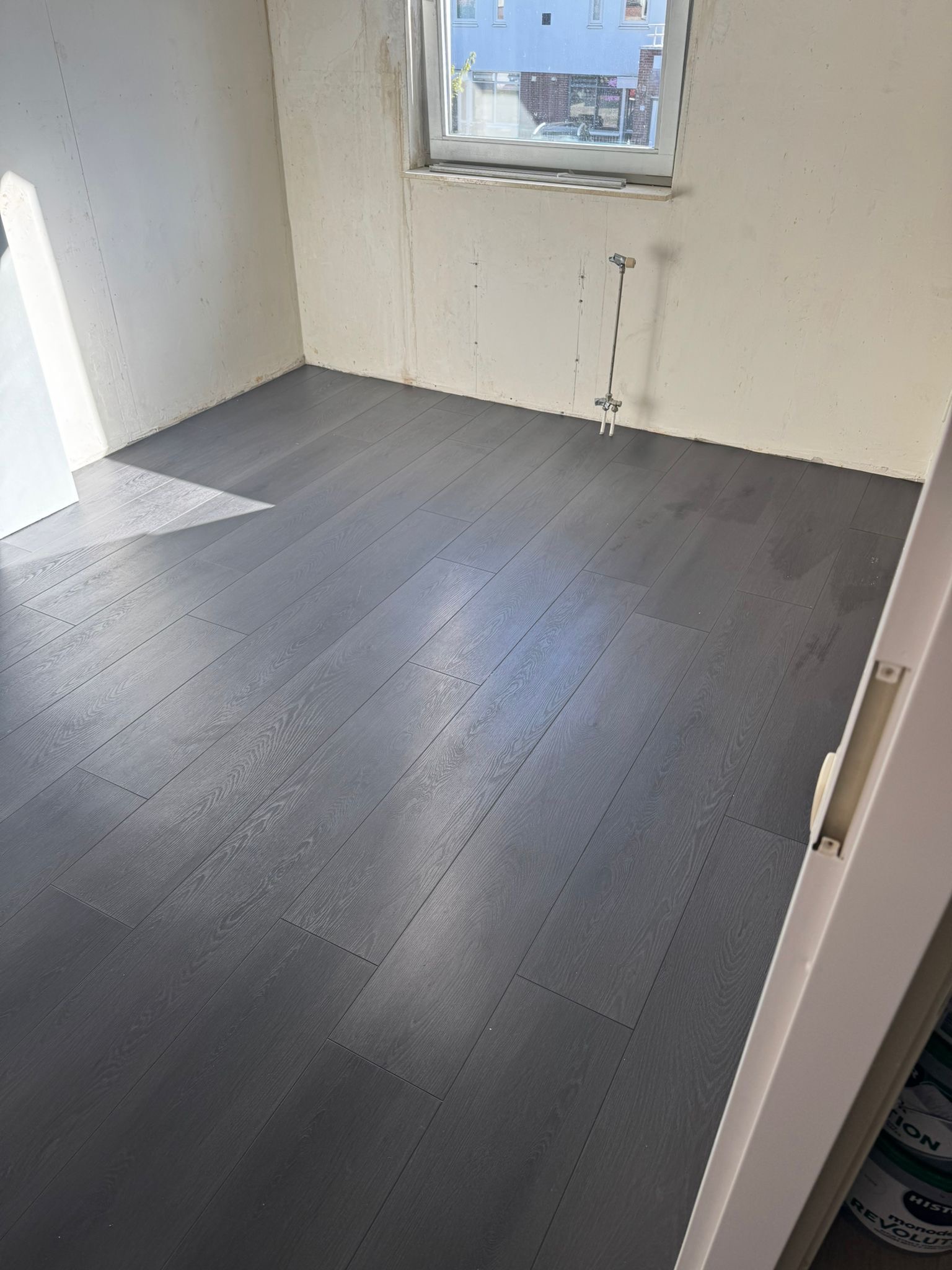 Zwarte visgraat vloer van Gelasta