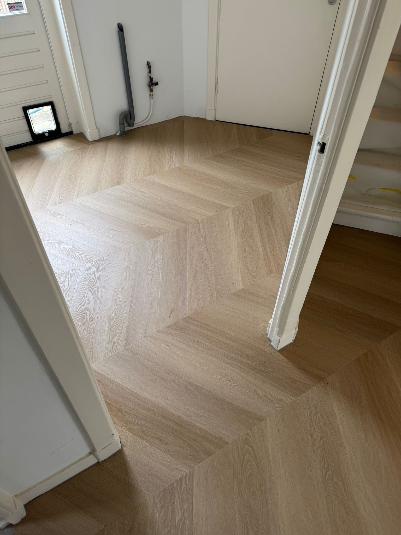 Pvc vloer gelegd in Hongaarse punt