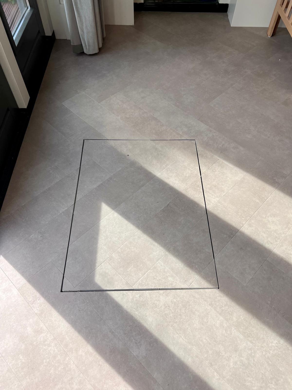 Beton look pvc in visgraat gelegd