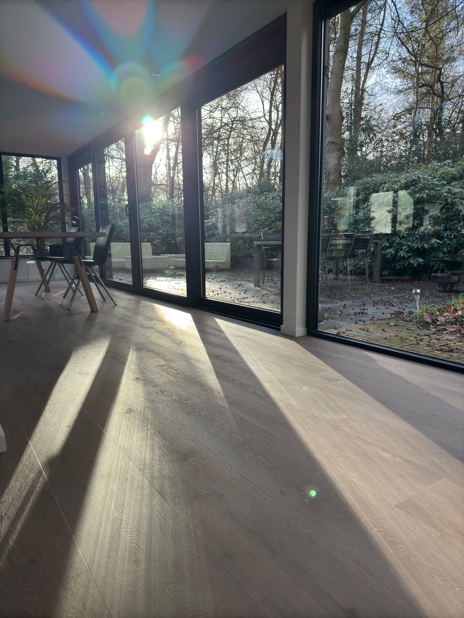 Pvc vloer over een gietvloer gelegd