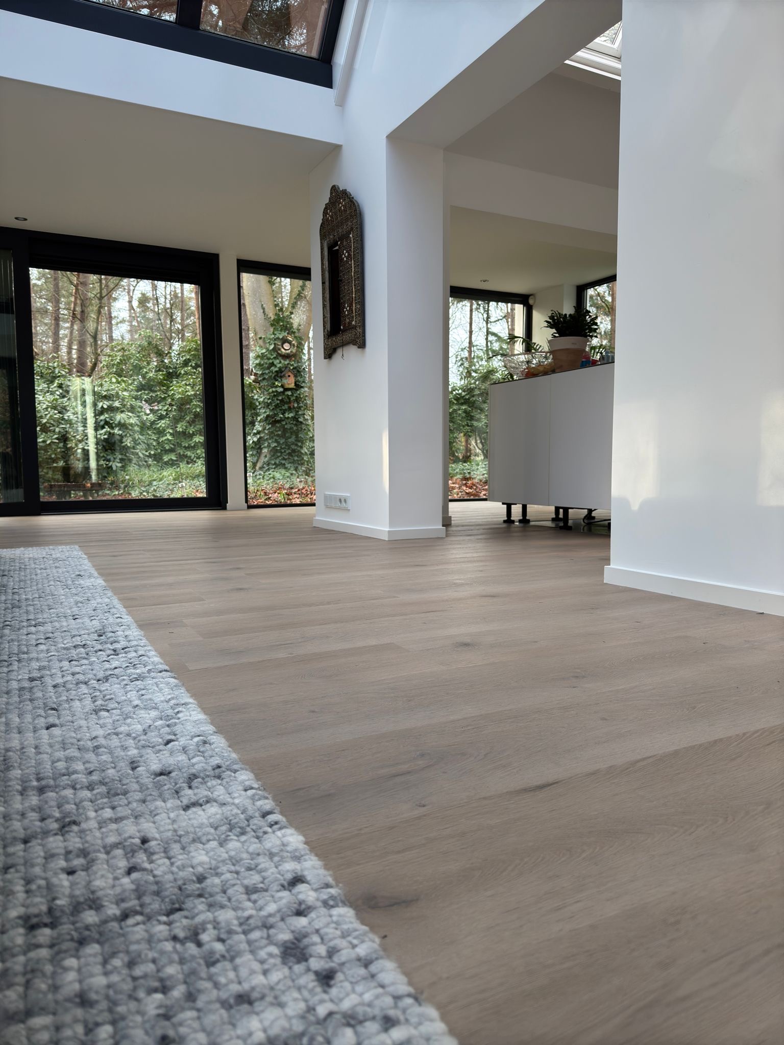 Pvc vloer over een gietvloer gelegd