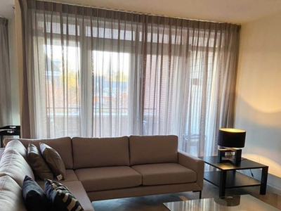 Moderne inbetweens met strakke plooi