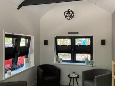 Sfeervolle praktijk ruimte ingericht