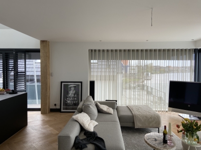 Op een prachtige locatie in Grafhorst mooie gordijnen gemonteerd